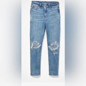 American Eagle Distressed Mom Jean in Women’s Size 4